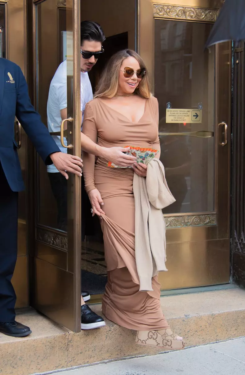 Mariah Carey Leaves Her Apartment In New York City With Her Boyfriend Looking Amazing