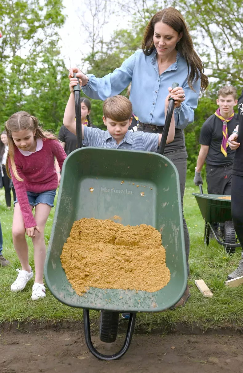Ce poreclă amuzantă are prințul Louis. Kate Middleton a dezvăluit cum își alintă mezinul