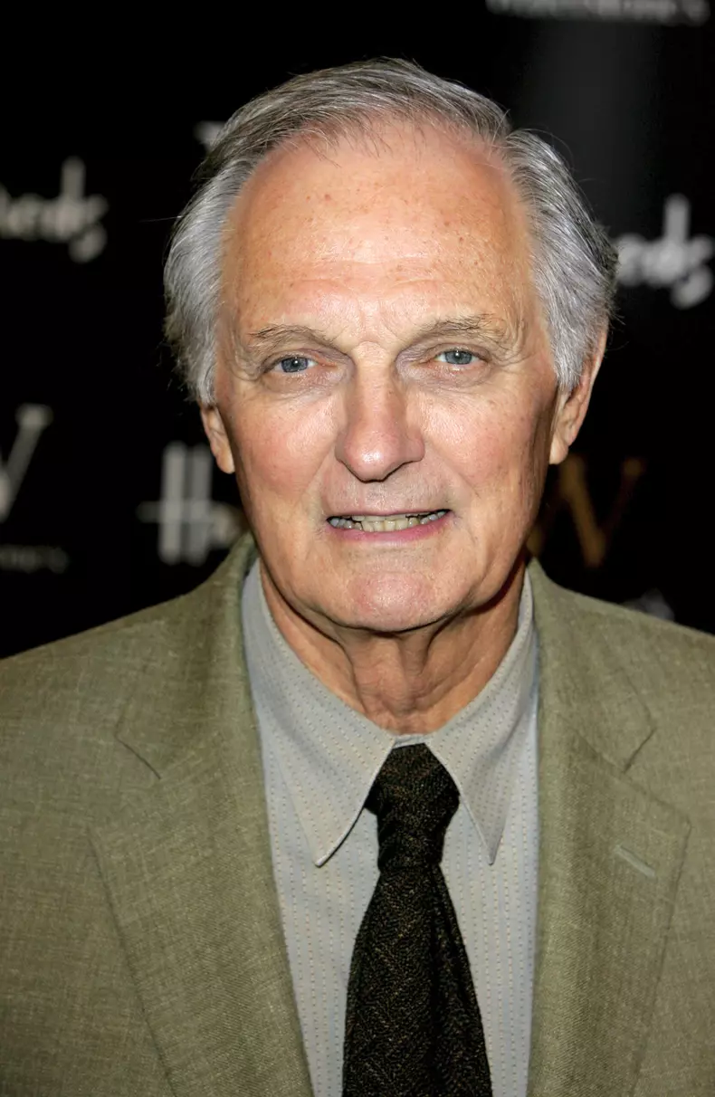 Actor Alan Alda goes public with Parkinson's disease diagnosis