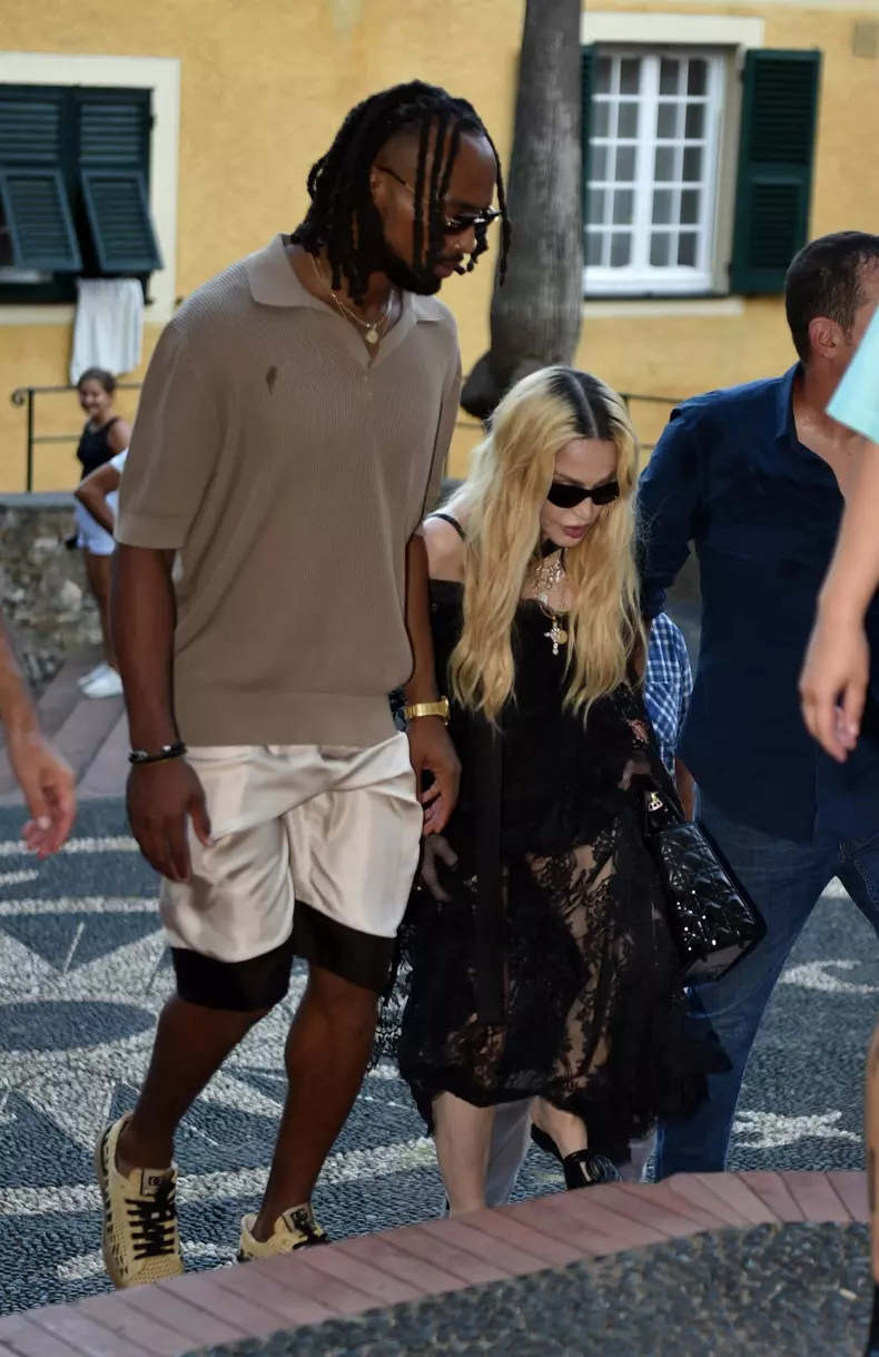 Madonna and her rumoured boyfriend Akeem Morris and a group of friends are pictured out and about in Portofino where they visited a church first before going for dinner at Punny restaurant.
Madonna was wearing a D&G outfit.