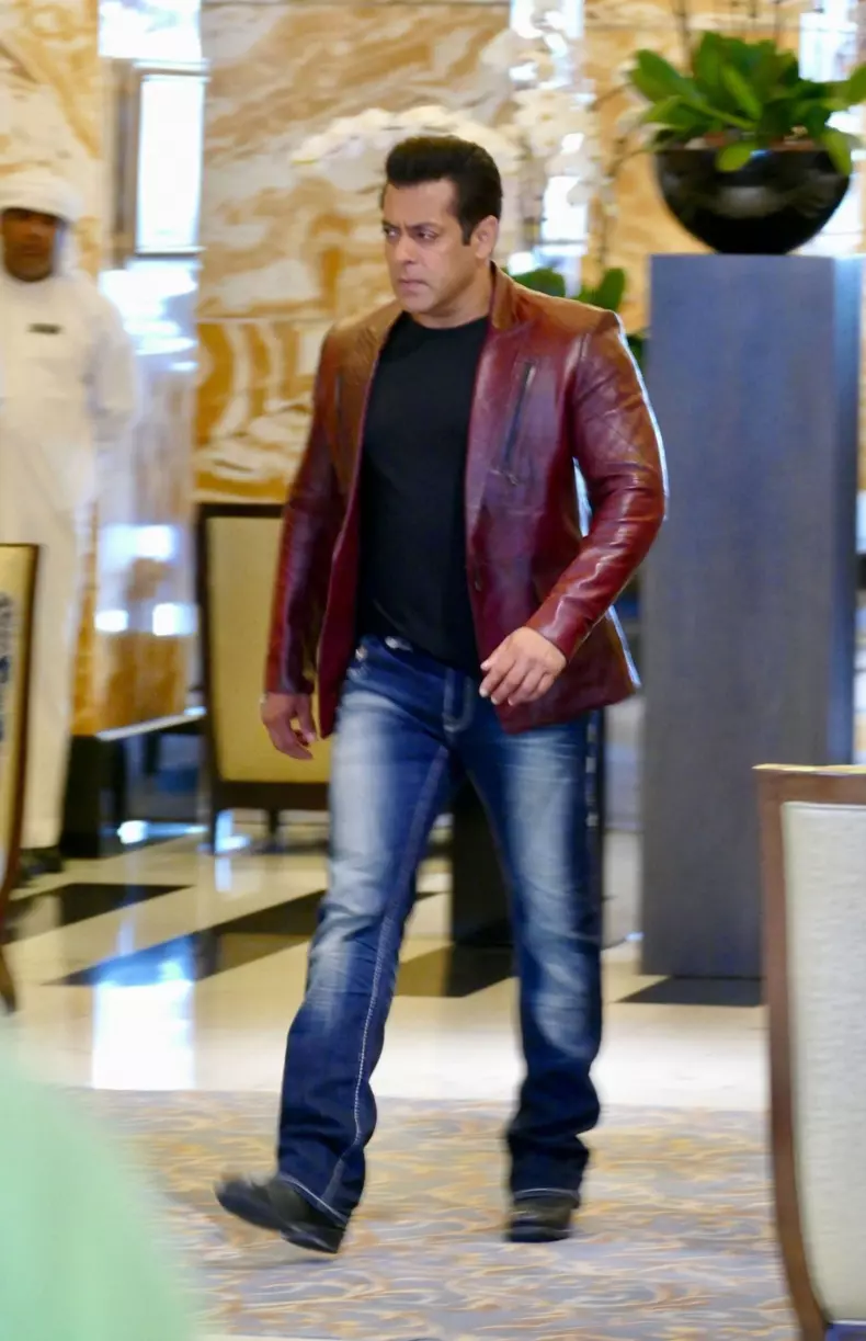 De ce nu vrea Salman Khan să se căsătorească cu Iulia Vântur. Cei doi formează un cuplu de 10 ani