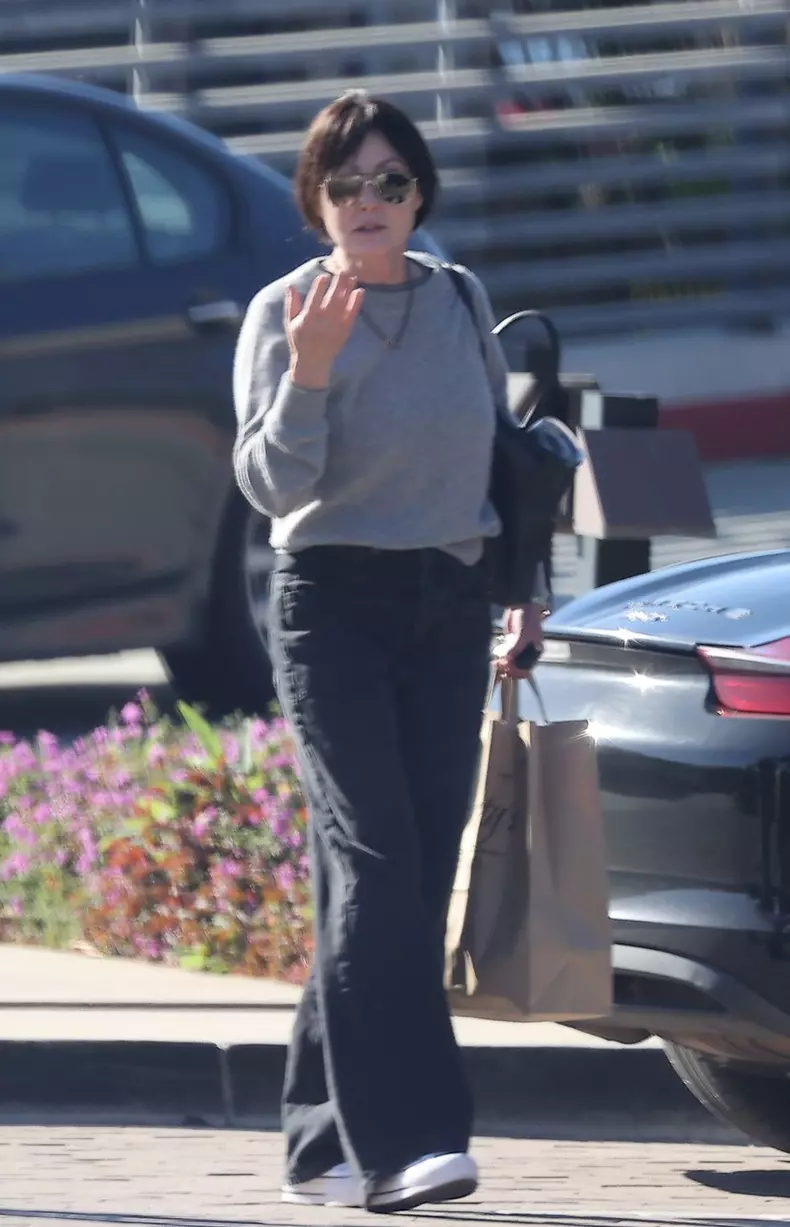 *EXCLUSIVE* Shannen Doherty has a New Year's Day Brunch with her mother in Malibu