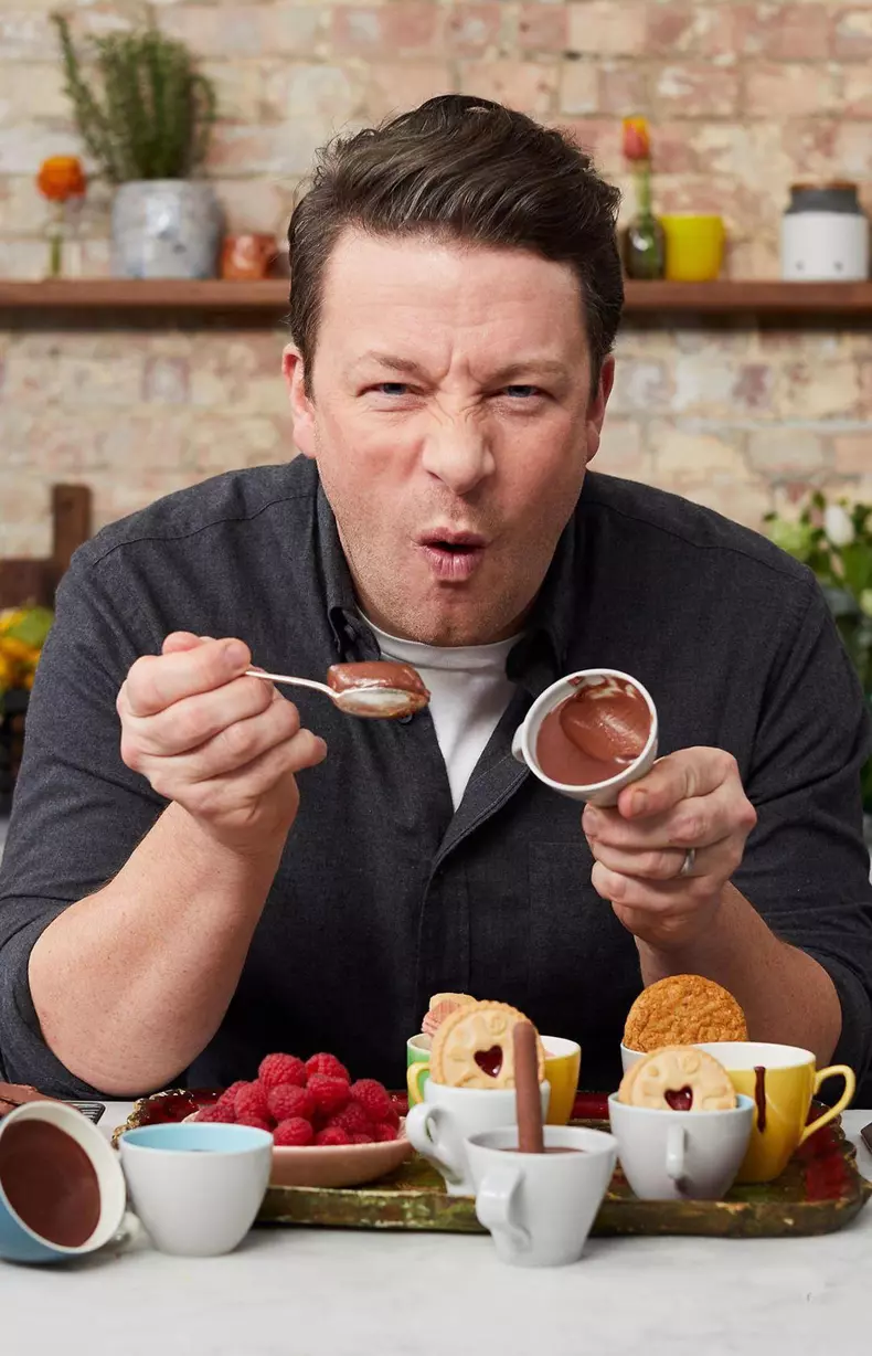 Jamie Oliver și soția sa și-au reînnoit jurămintele de nuntă în Maldive. Cine a participat la ceremonia specială