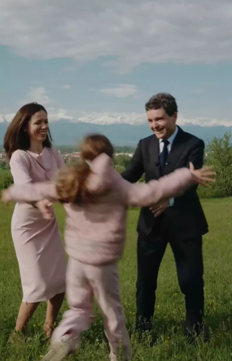 Nicușor Dan, Mirabela Grădinaru și fiica lor, Aheea