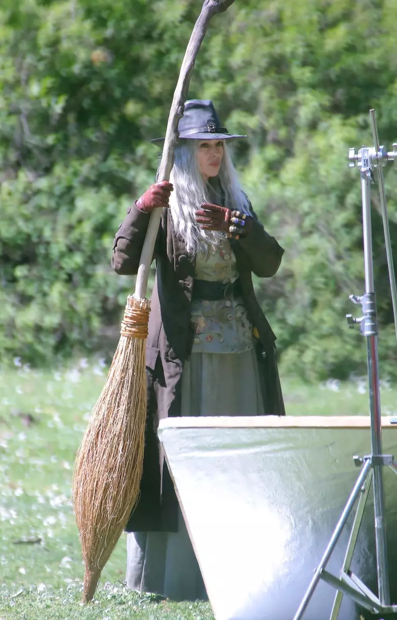 *EXCLUSIVE* WEB MUST CALL FOR PRICING  - Known for her seductive roles in the past, the Italian actress Monica Bellucci looks unrecognisable on the set of her latest movie 'La Befana comes at night' out in Rome.
*PICTURES TAKEN ON THE 10/04/2021*