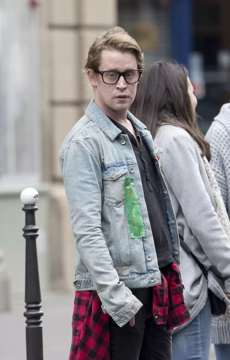 Exclusif - Macaulay Culkin arrive à Paris