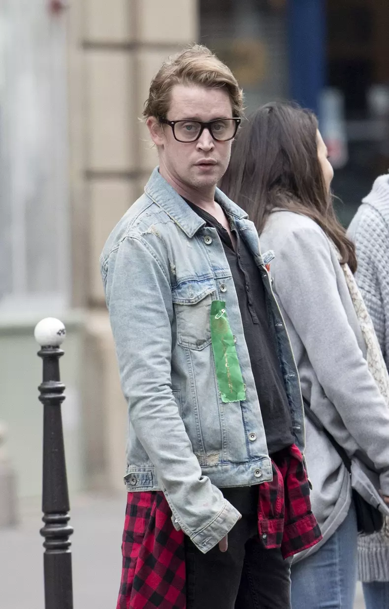 Exclusif - Macaulay Culkin arrive à Paris
