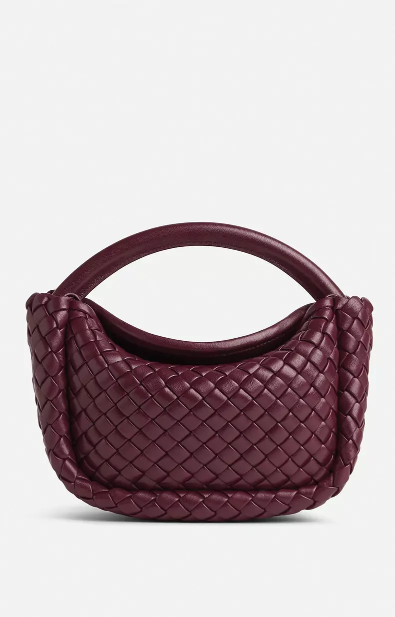 Geantă din piele, Bottega Veneta, 2.900 euro