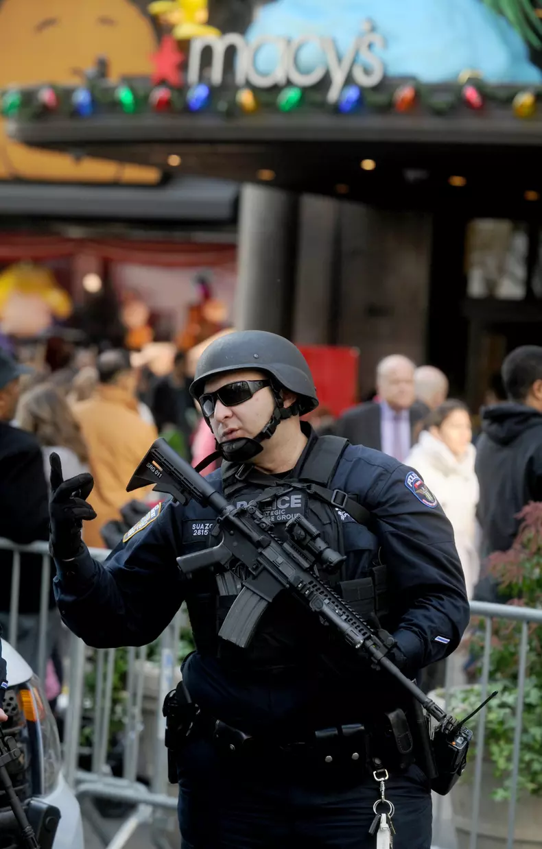 Black Friday Crowds Thin In Subdued Start To Us Holiday Shopping - NYC