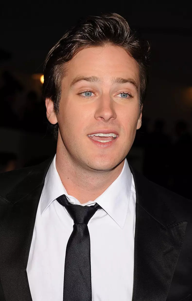 Armie Hammer, din nou în vizorul justiției. Ce se întâmplă acum cu actorul acuzat de agresiune sexuală