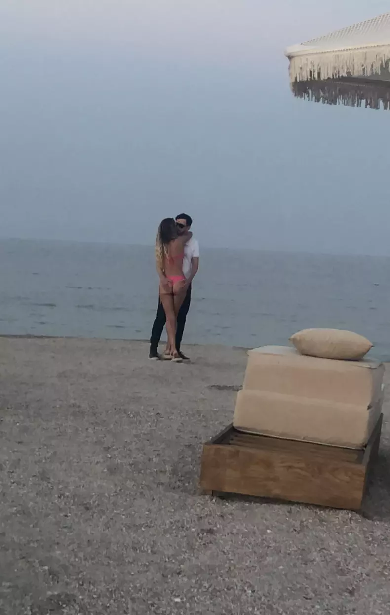 misty-sexy-la-plaja-in-vacanta-cu-keo-si-fetita-13