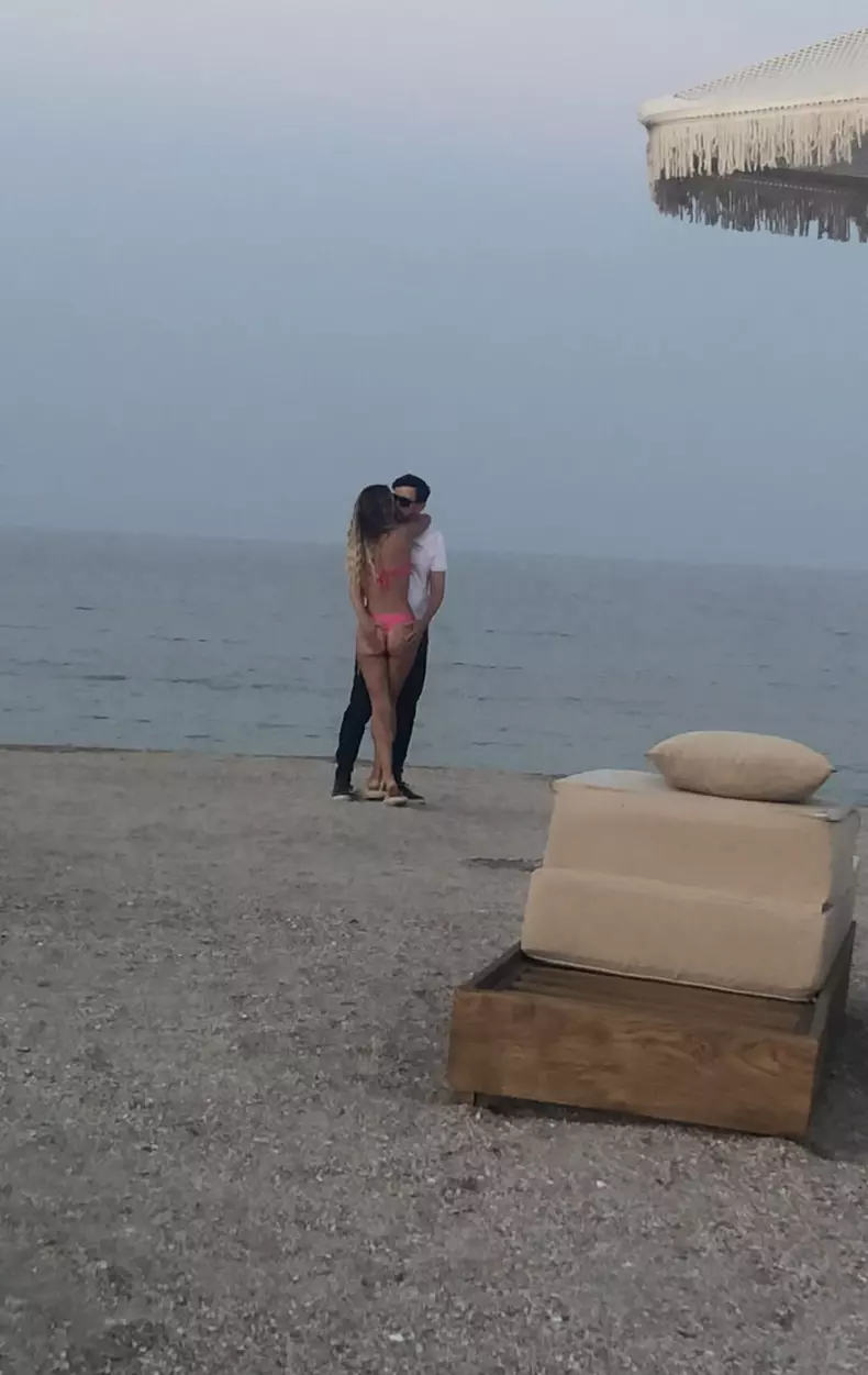 misty-sexy-la-plaja-in-vacanta-cu-keo-si-fetita-18