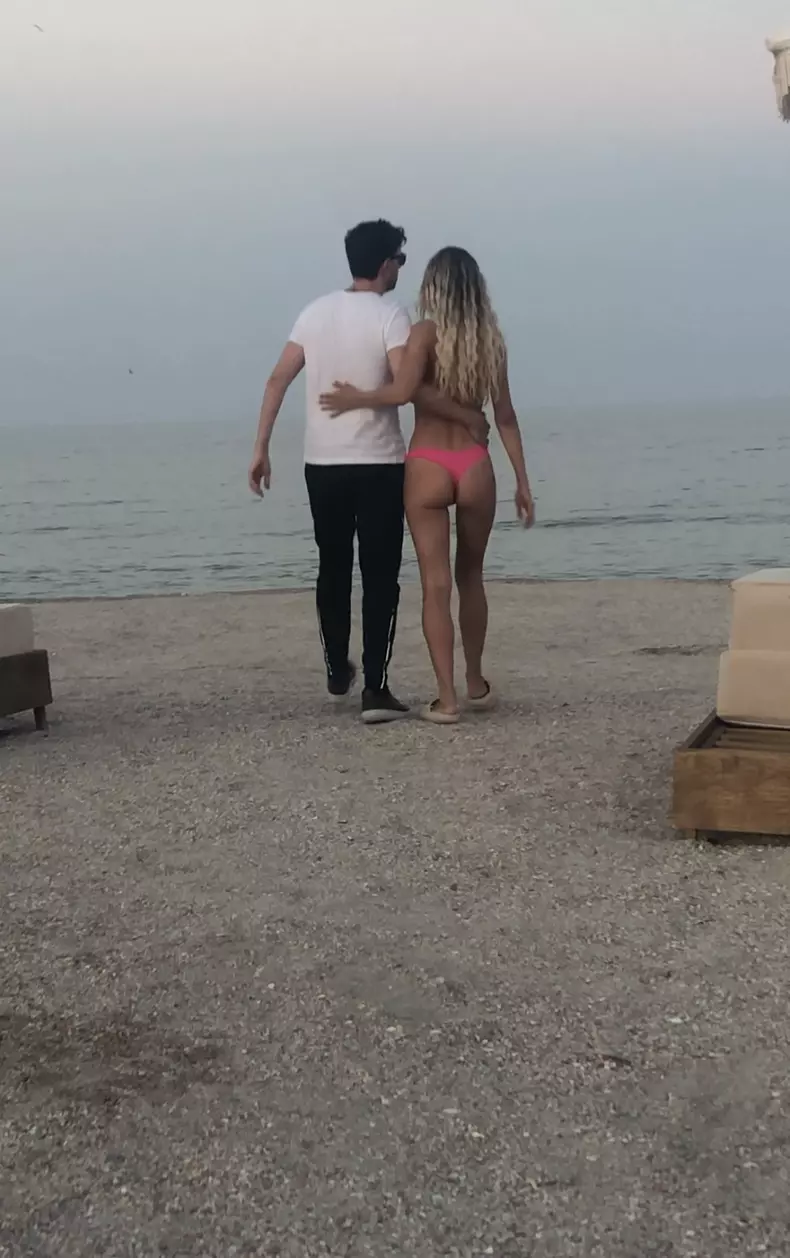 misty-sexy-la-plaja-in-vacanta-cu-keo-si-fetita-15