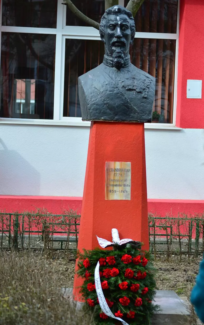 scoala-unde-s-a-filmat-liceenii-2