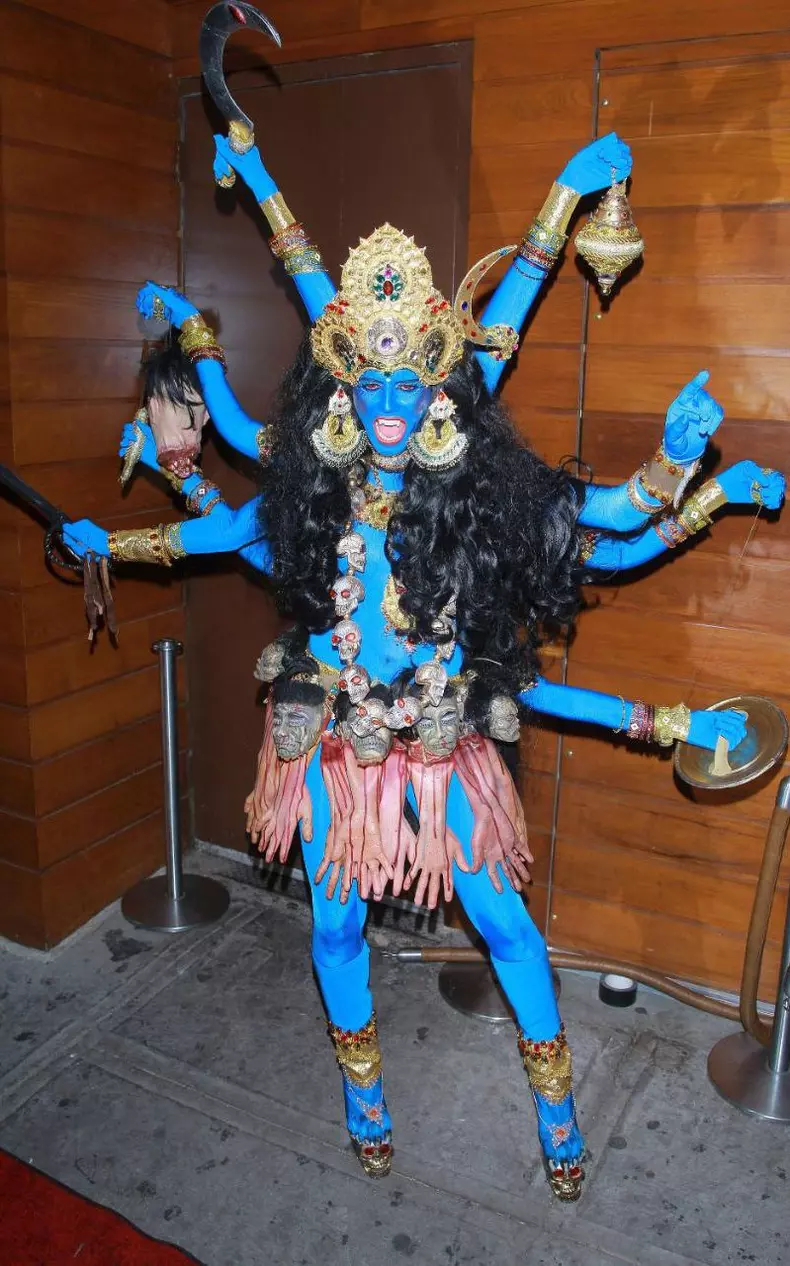 În 2008 s-a costumat în Kali