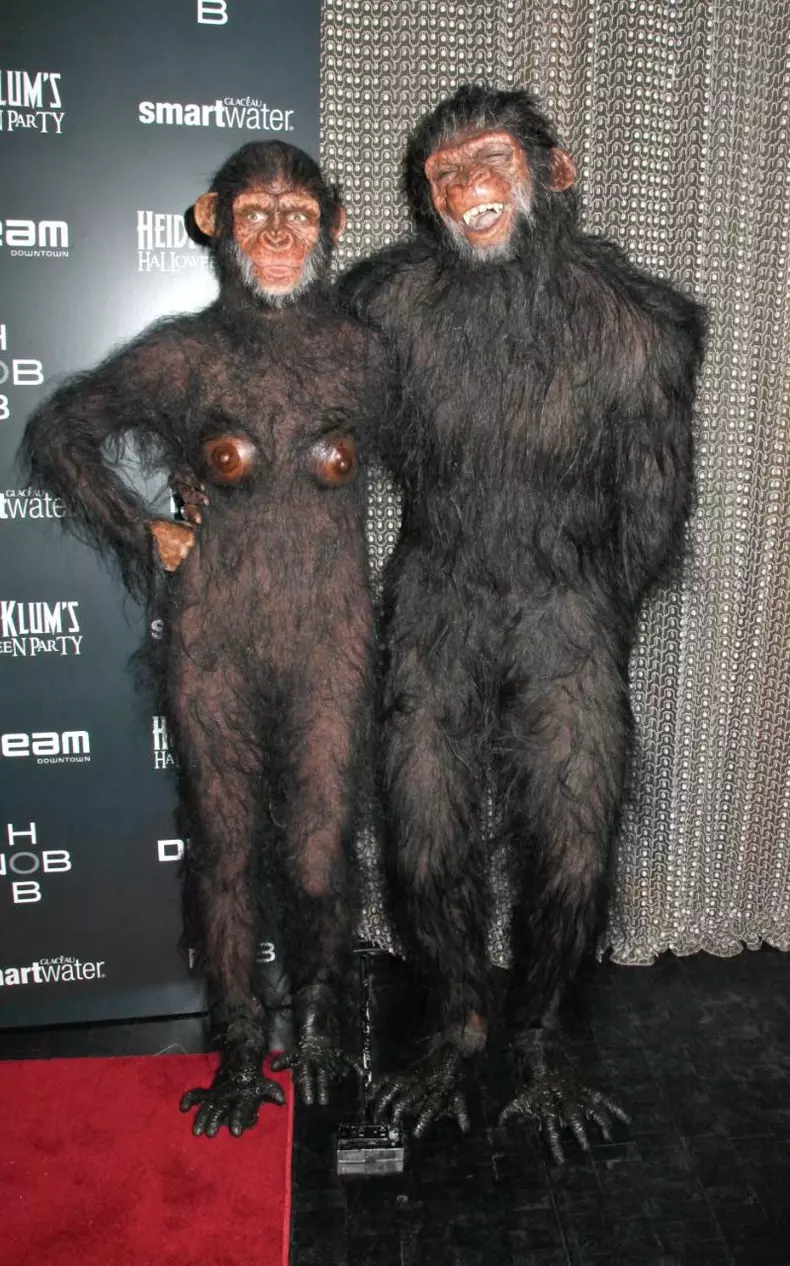 În 2011, prima parte a petrecerii, s-a costumat în cimpanzeu