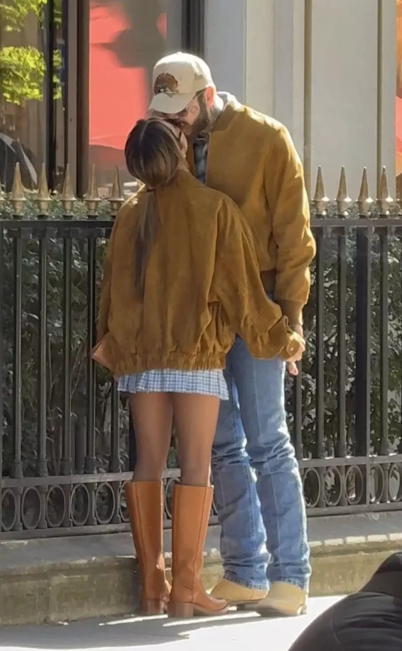 The American Singer/Rapper Post Malone and Christy Lee shared a romantic kiss on Avenue Montaigne after a visit to Chrome Hearts, where Post surprised his girlfriend with gifts.