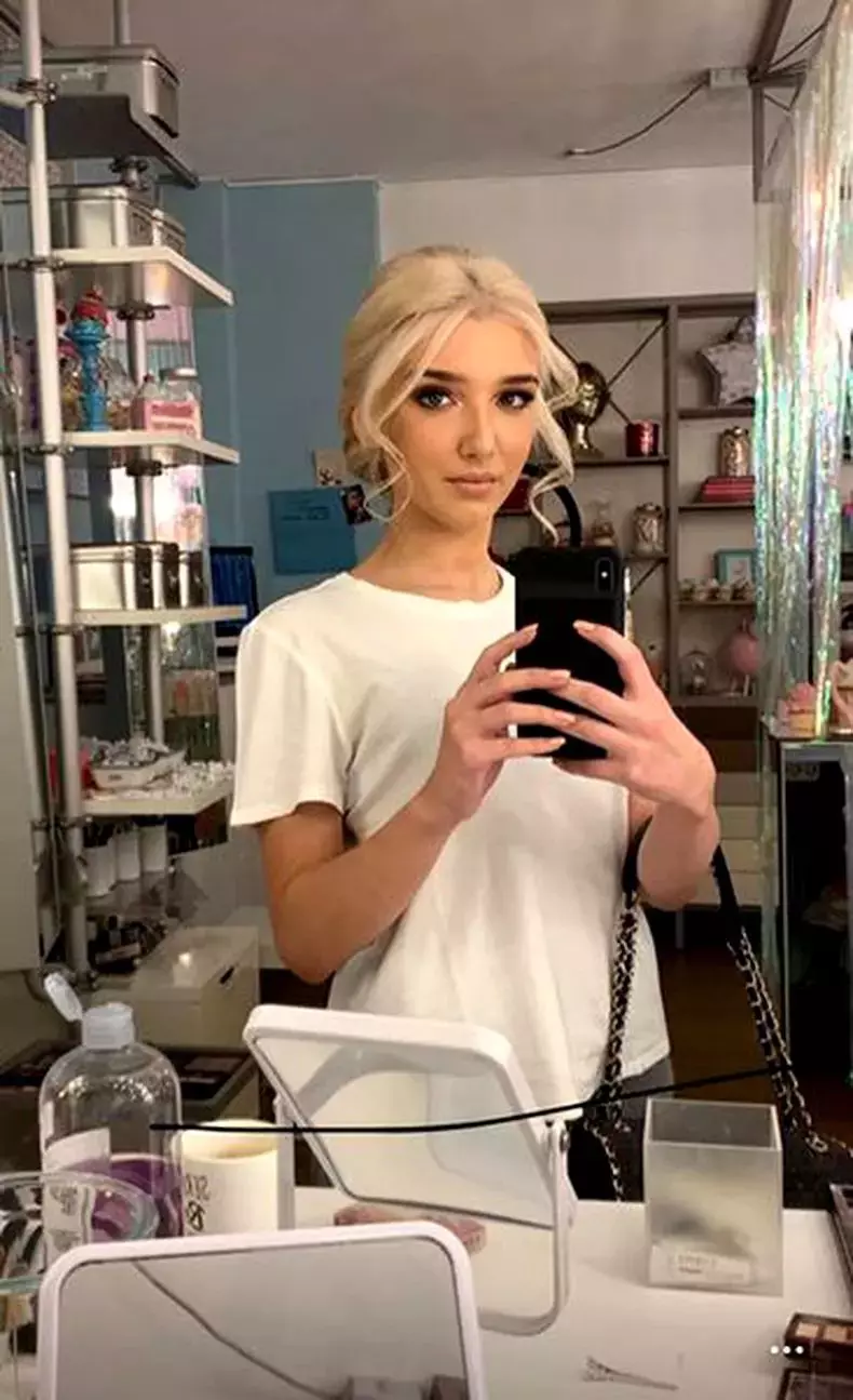 alexandra beclai selfie