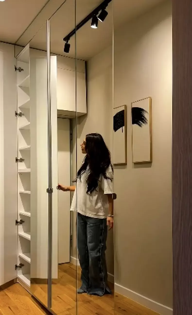 787