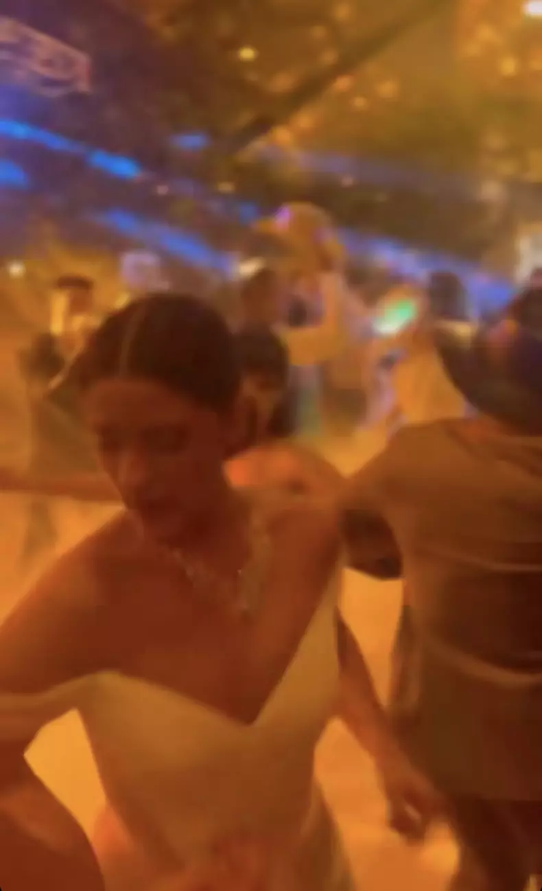 Oana Moşneagu, în cea de-a doua rochie de mireasă, la nunta cu Vlad Gherman