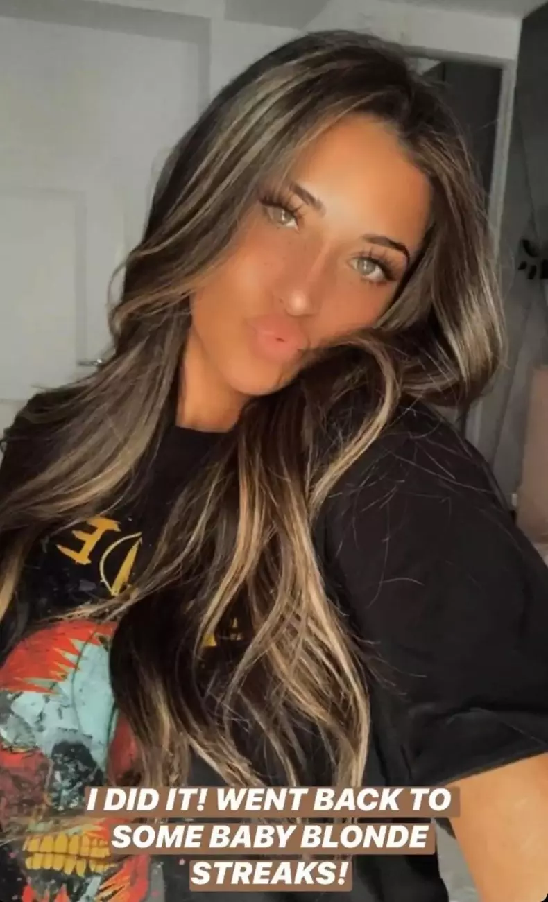 101081133_1390675731320695_3798428098299428864_n-933x1536