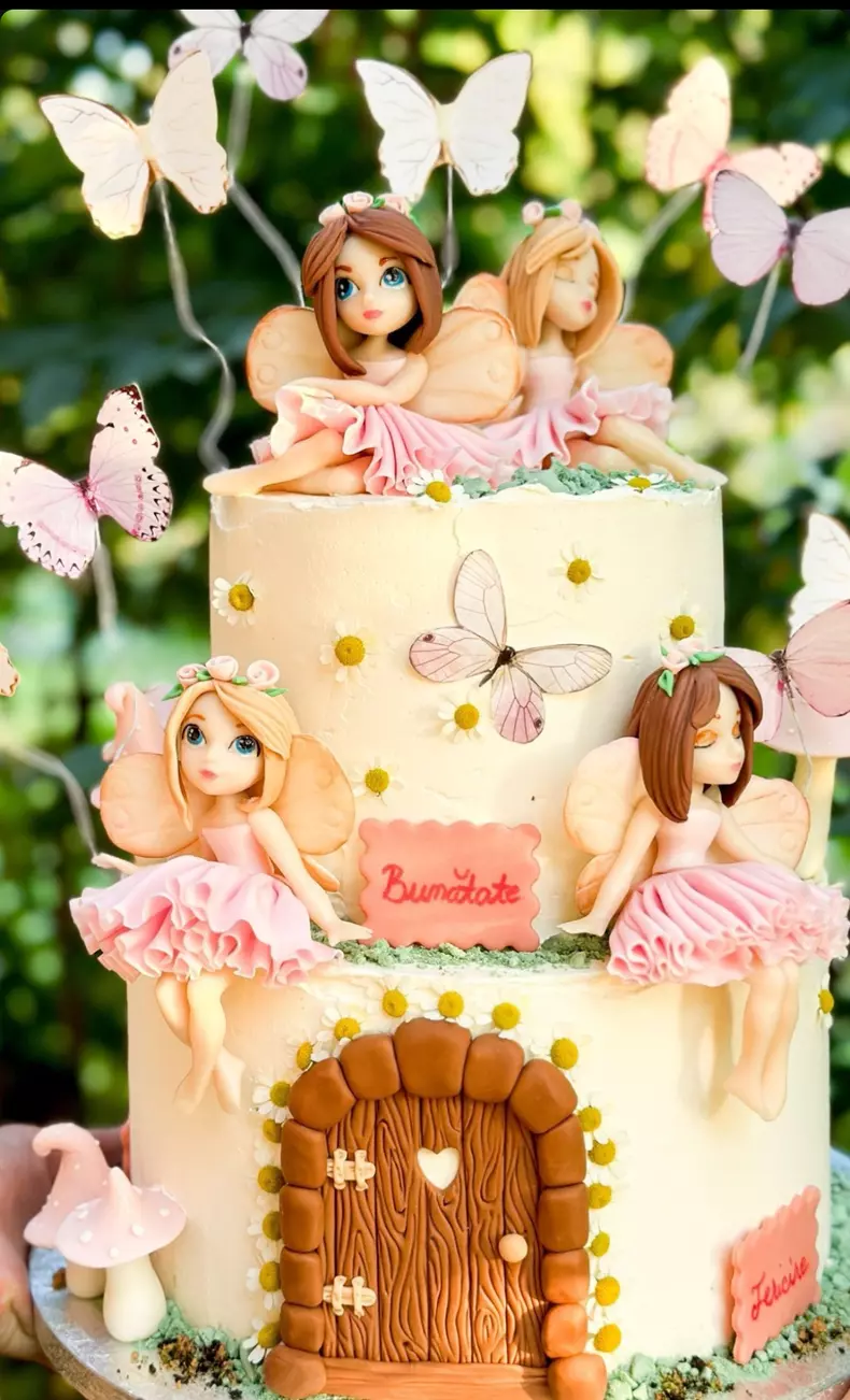 Tortul de la botezul celei de-a patra fiică a Laurei Cosoi