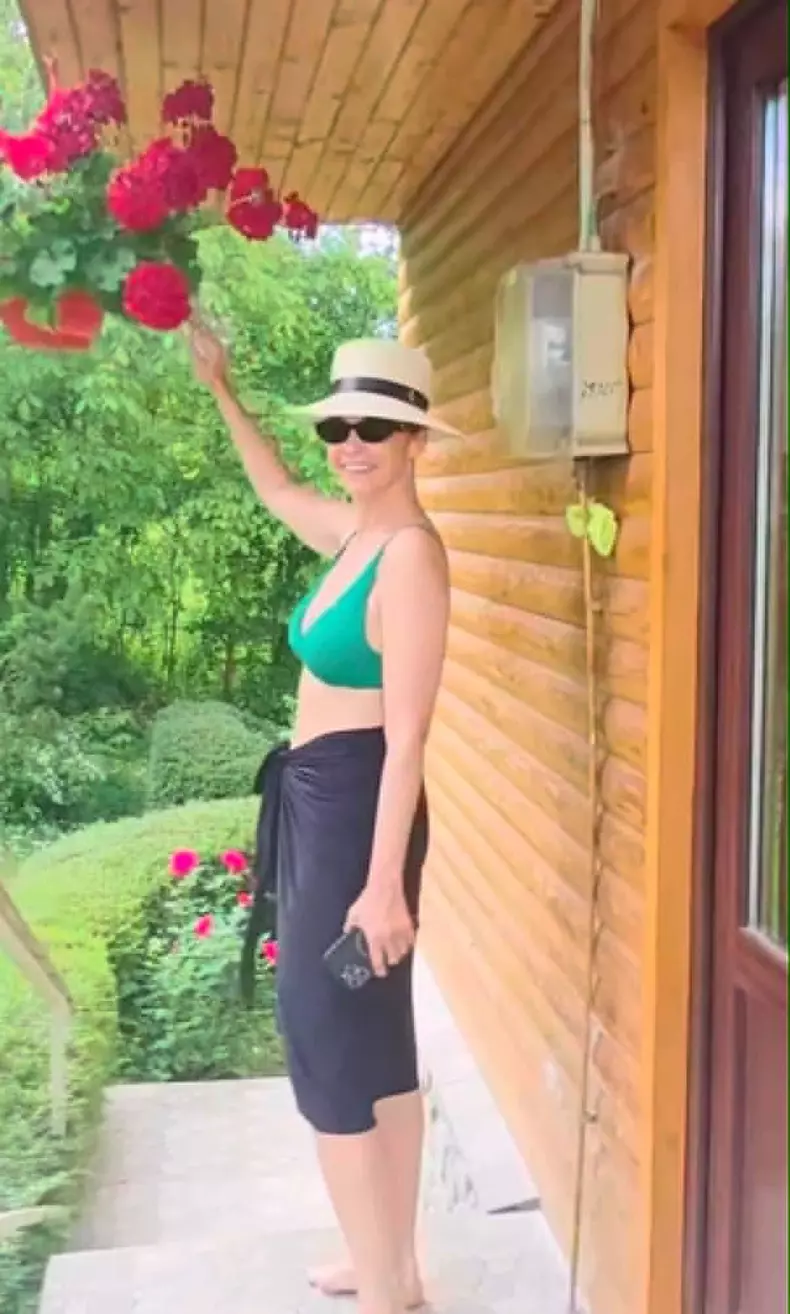 Andreea Marin în costum de baie (4)