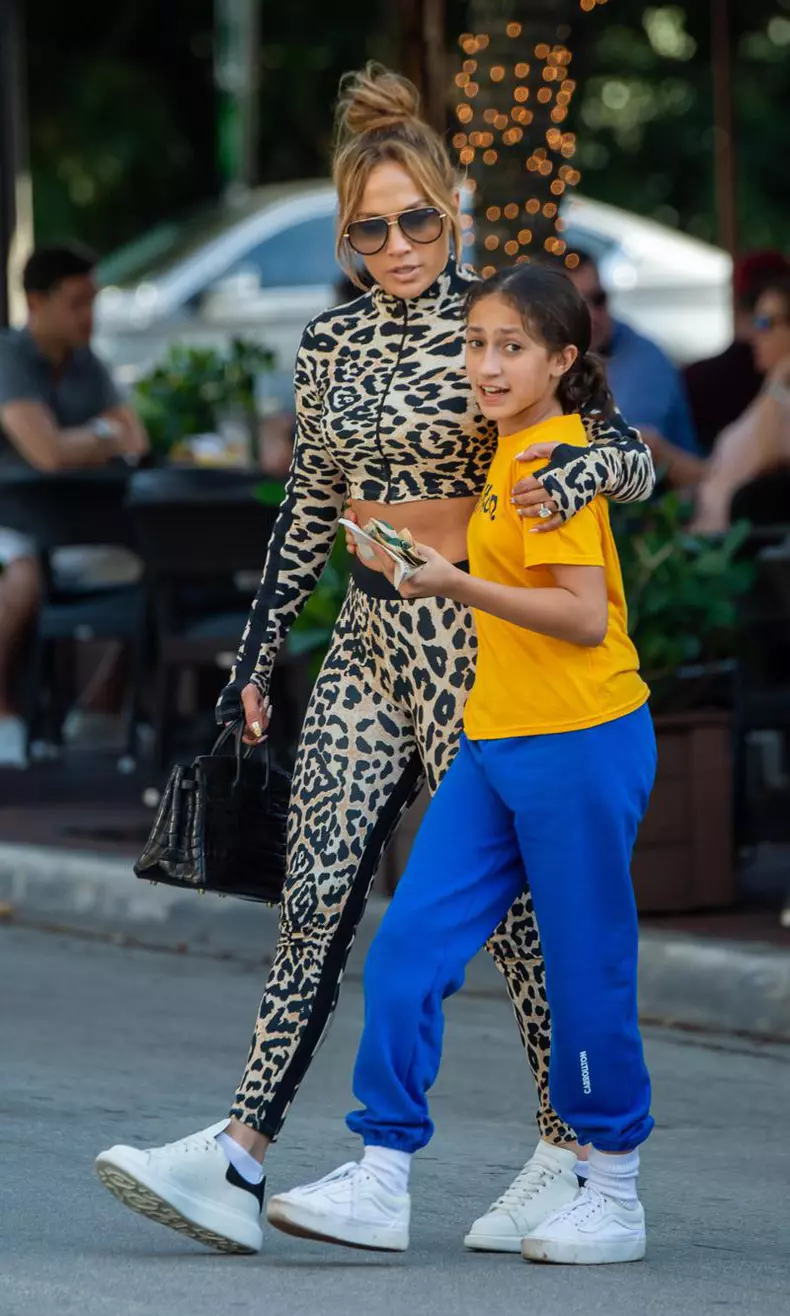 jennifer-lopez-y-su-hija-emme