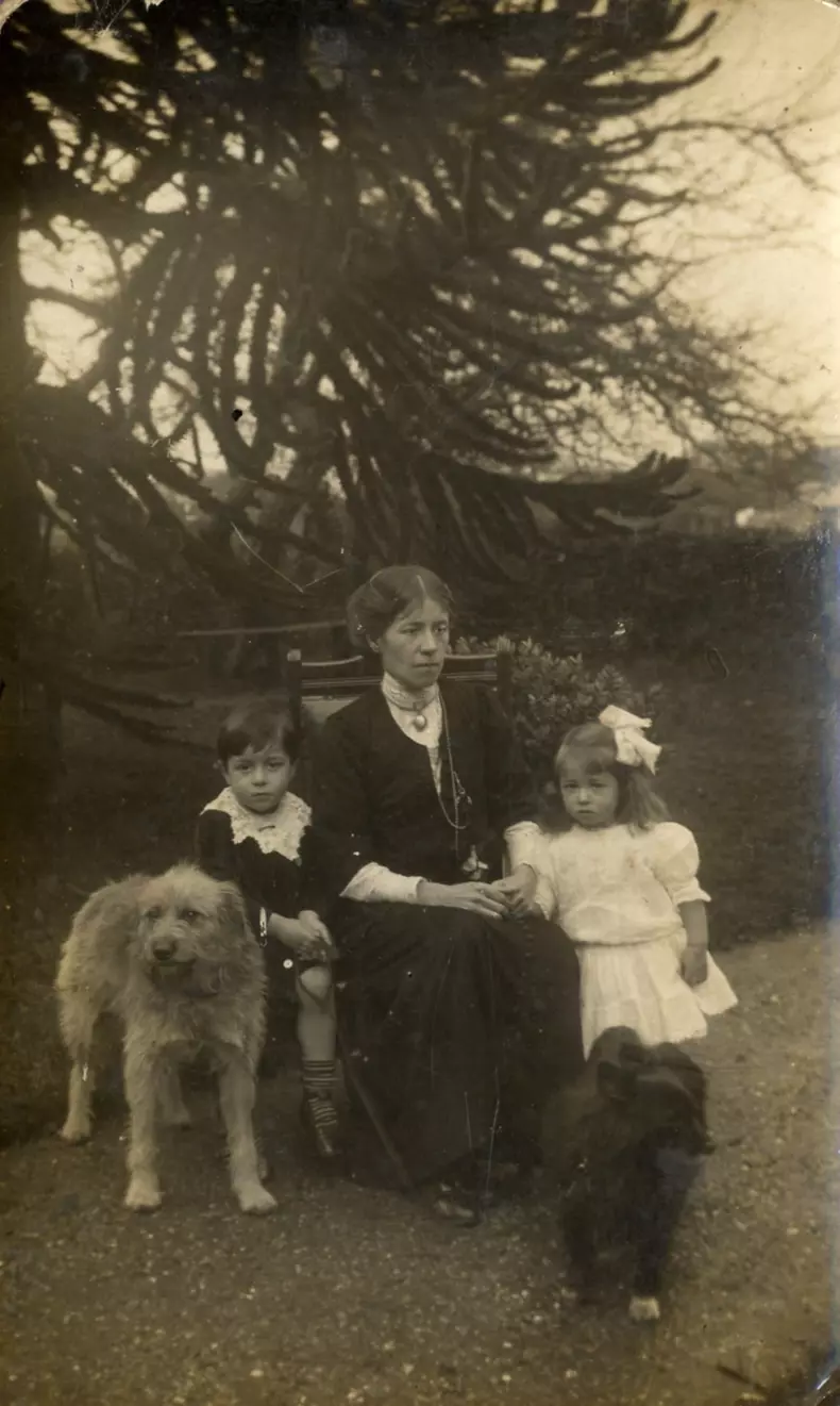 Titanic survivors, Eva, Bertram and Millvina Dean