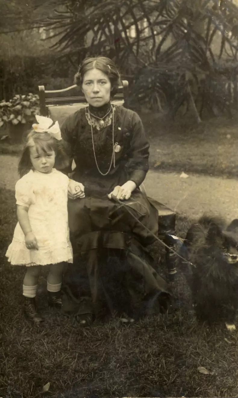 Titanic survivors Millvina and Eva Dean