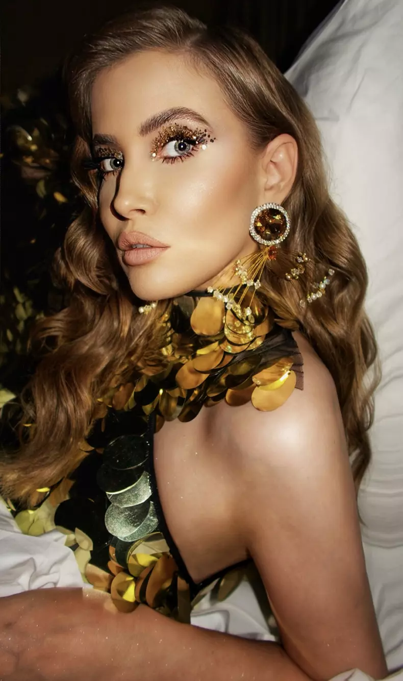 iulia-albu-rochia-cu-mii-de-paiete-editia-12-splash-vedete-la-apa-sezonul-5-image00014