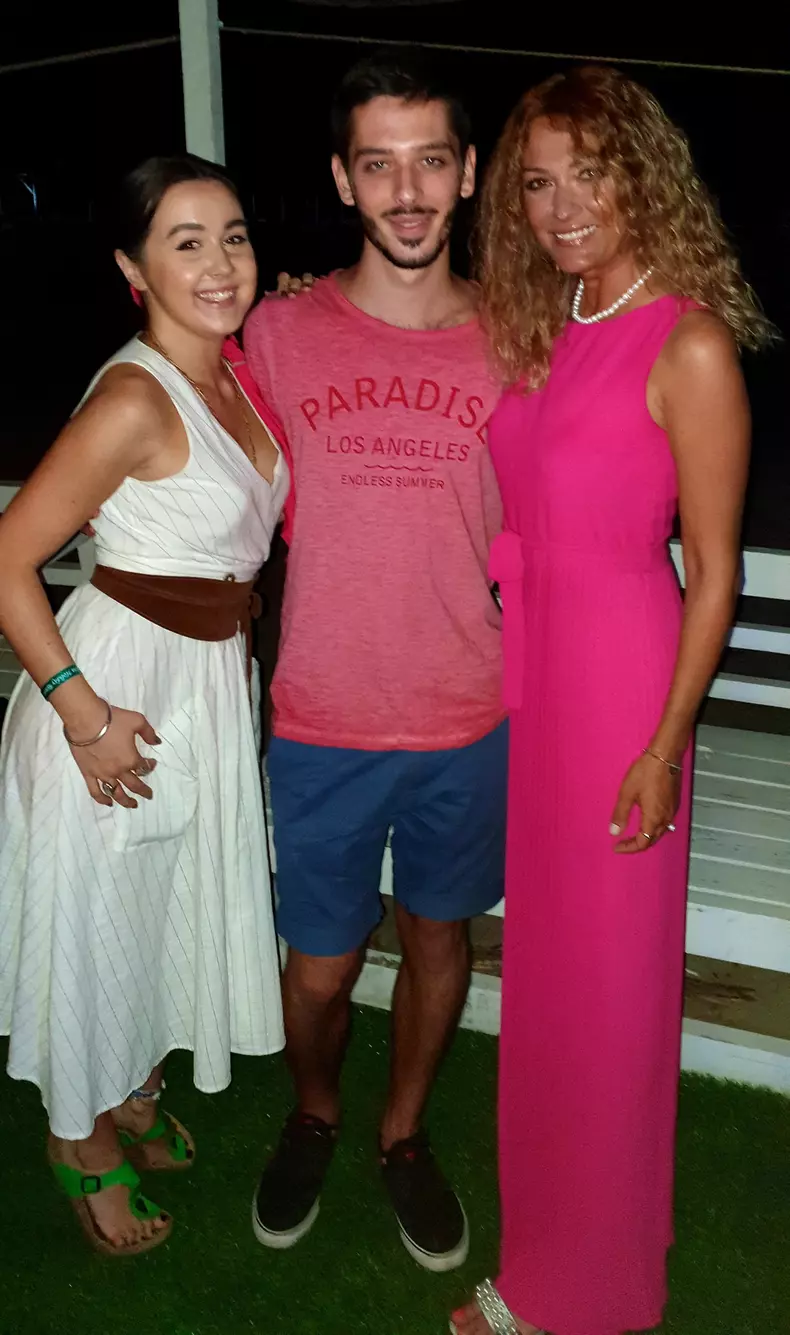 anca turcasiu impreuna cu fiul si nora sa