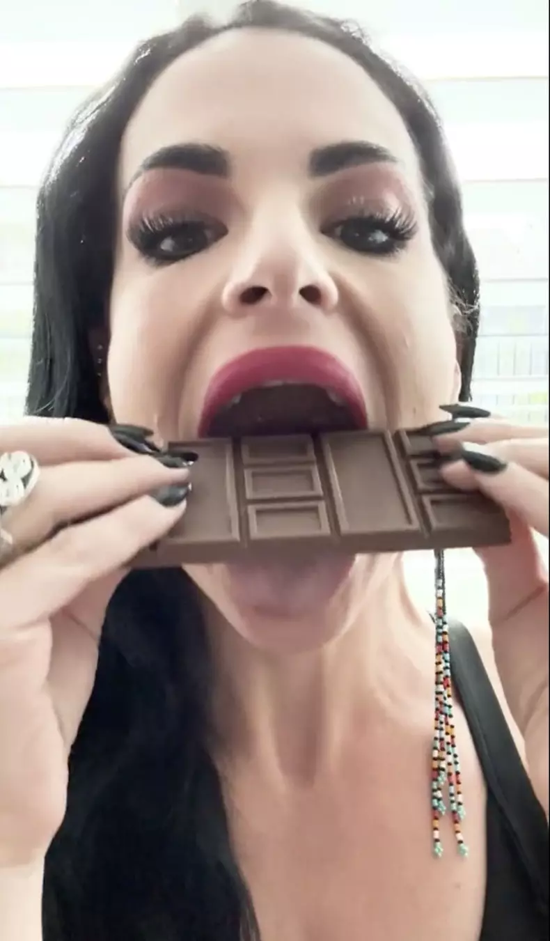Woman with 7.9cm tongue becomes Guinness World Record holder for widest clapper