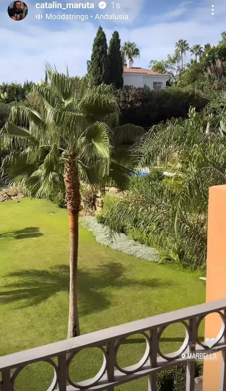 andra-aparitie-superba-in-costum-de-baie-cantareata-isi-continua-vacanta-in-marbella-alaturi-de-familia_6