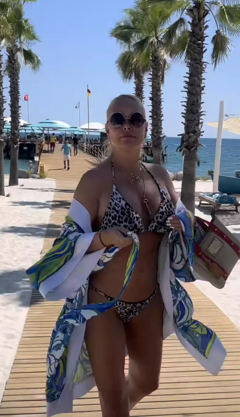 vica-blochina-in-costum-de-baie