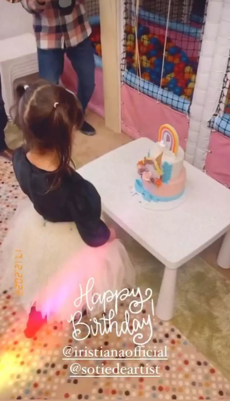 iris a implinit 7 ani