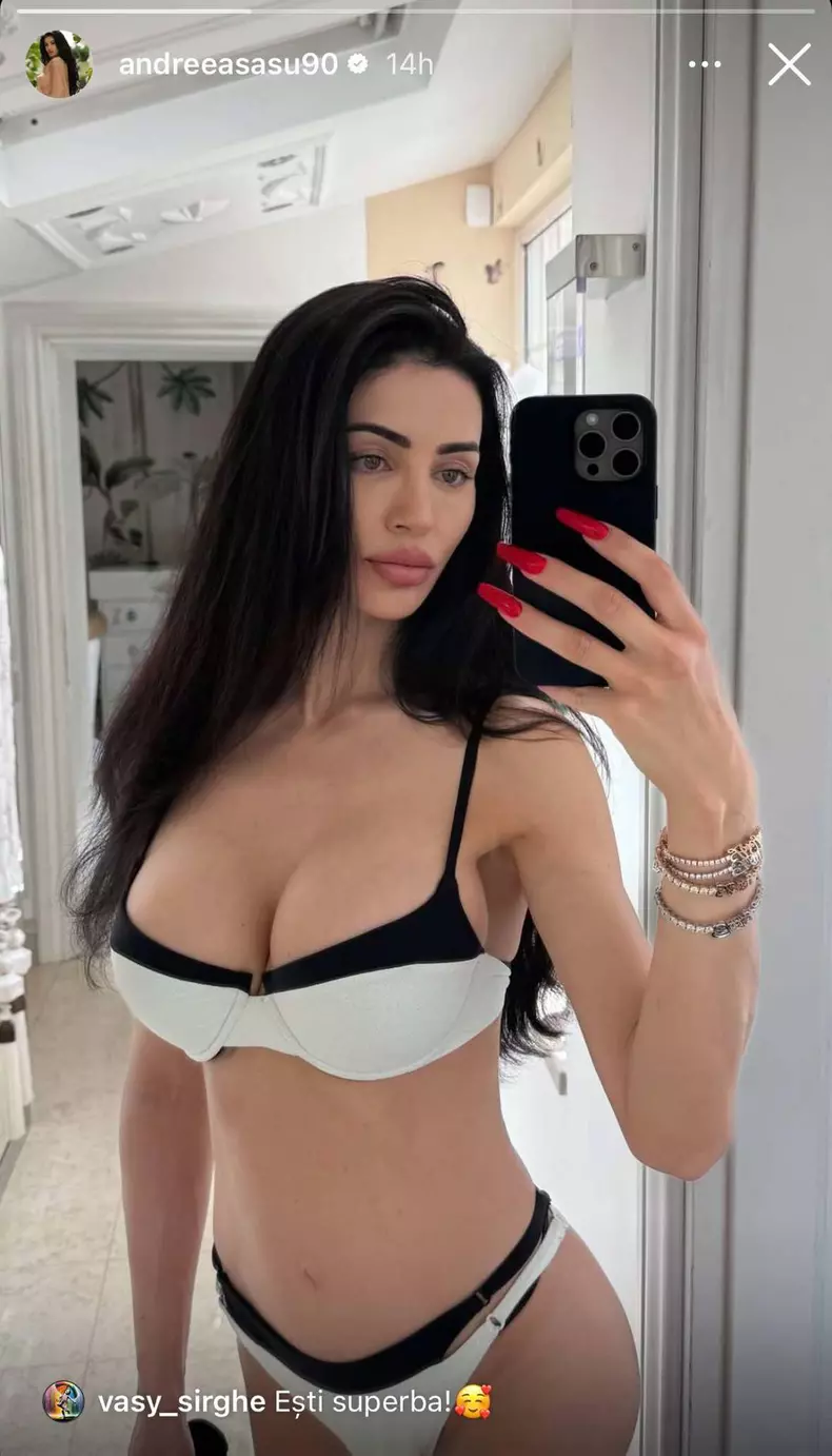 andreea sasu in costum de baie