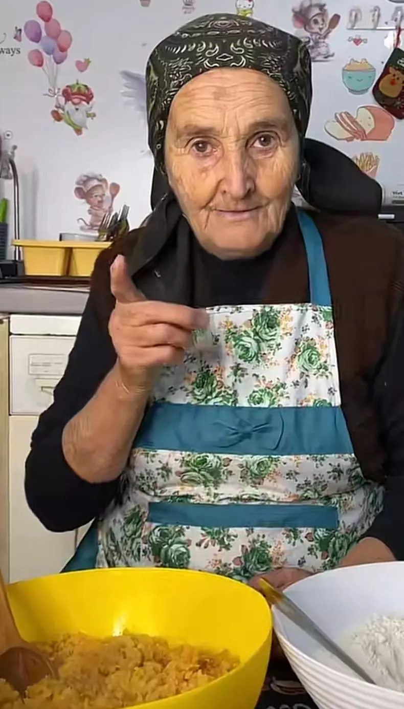 plăcintă cu gutui a bunicii Gherghina de pe TikTok2