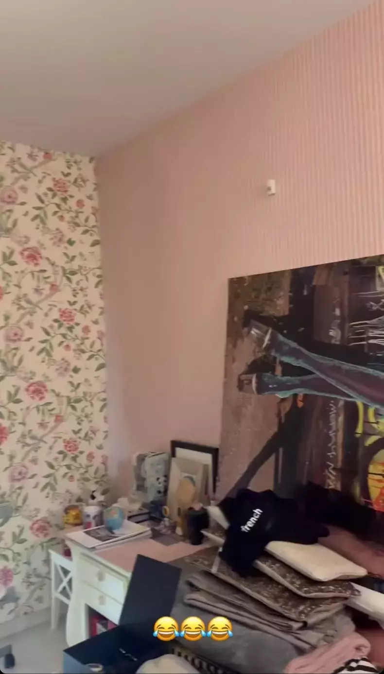 Alexia Eram, imagini din camera din copilărie  (4)