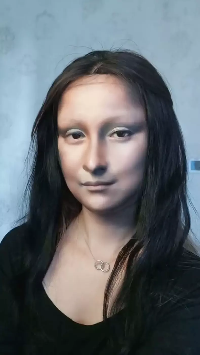 Make-up vlogger transforms herself into the Mona Lisa