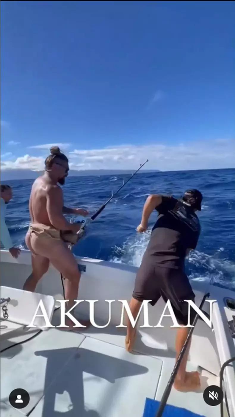 jason-momoa-s-a-dezbracat-in-direct-la-tv3