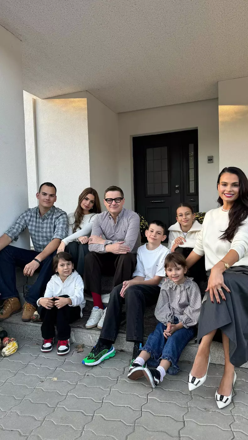 Anca Serea, Adi Sînă, și copiii lor, David, Sarah, Noah, Ava, Moise și Leah