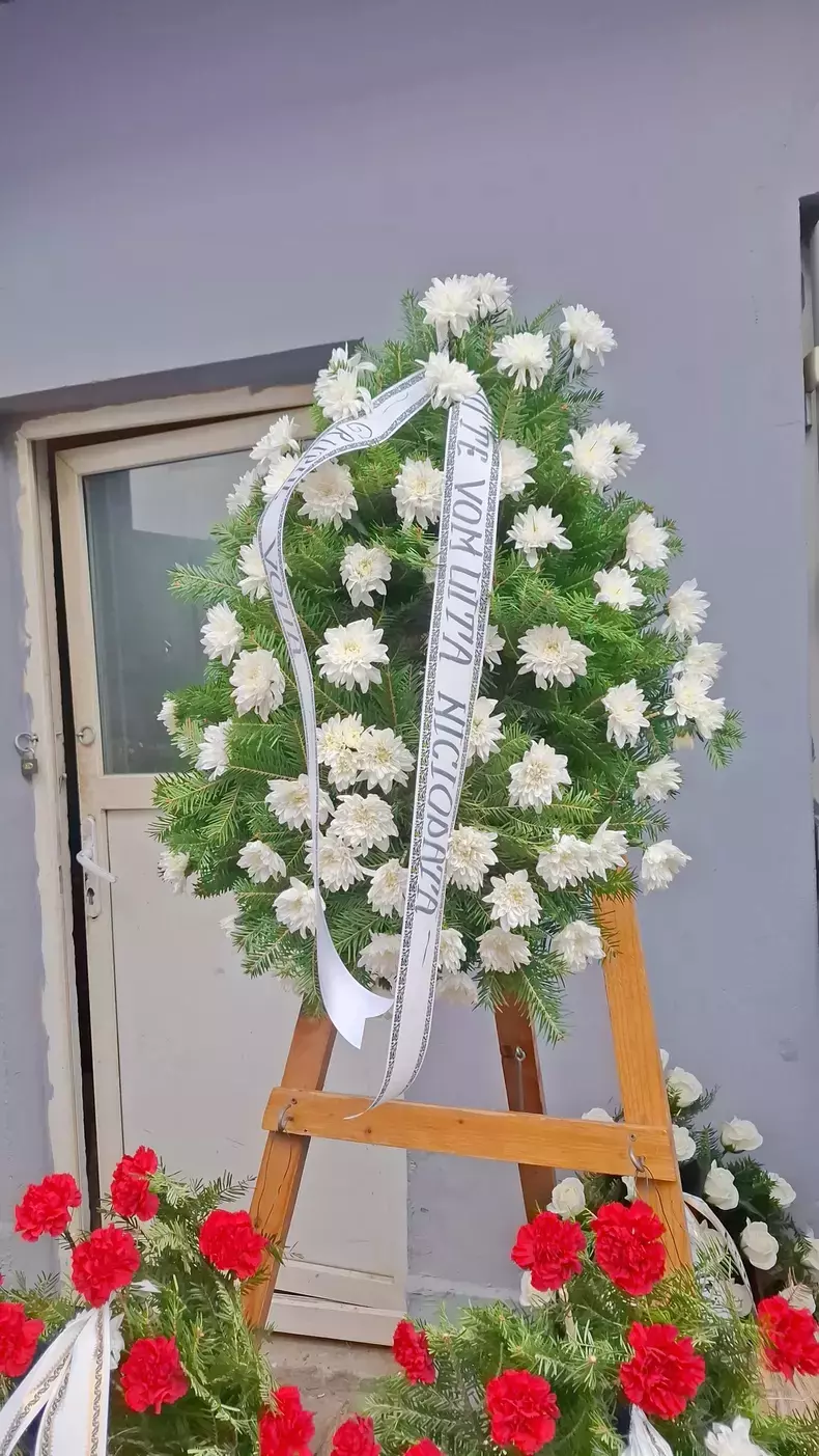 Imagini de la înmormântarea actriței Marinela Chelaru (6)
