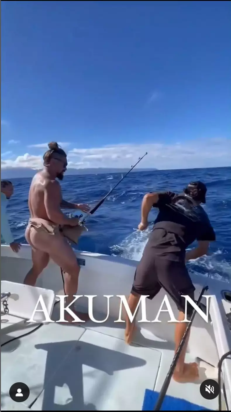 jason-momoa-s-a-dezbracat-in-direct-la-tv-.1