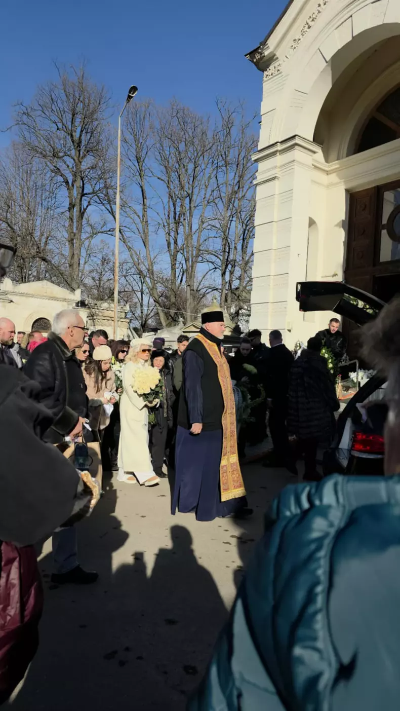 inmormantare tatal loredanei (1)