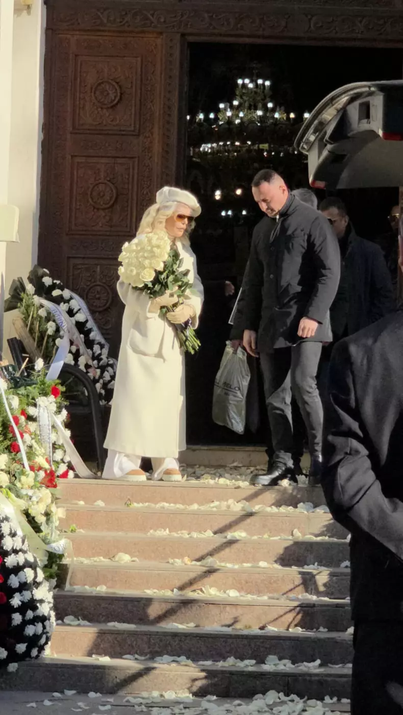 inmormantare tatal loredanei (10)