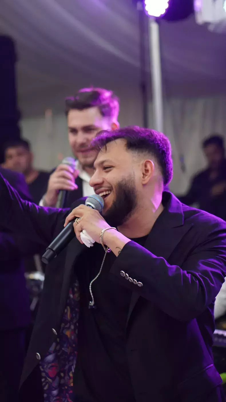 leo-de-la-rosiori-canta-1