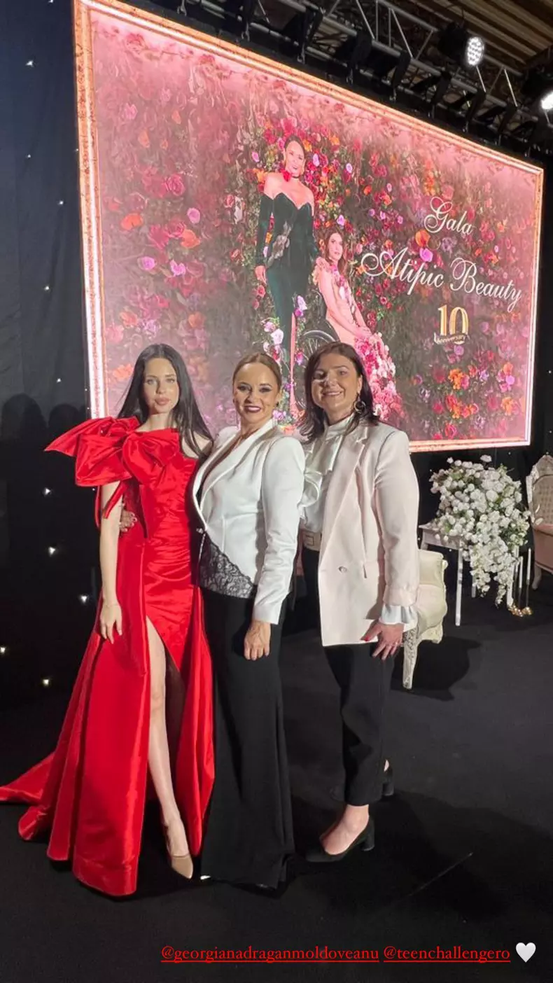 andreea-marin-pe-scena-cu-fiica-ei-si-cu-fiul-lui-stefan-banica-jr-1