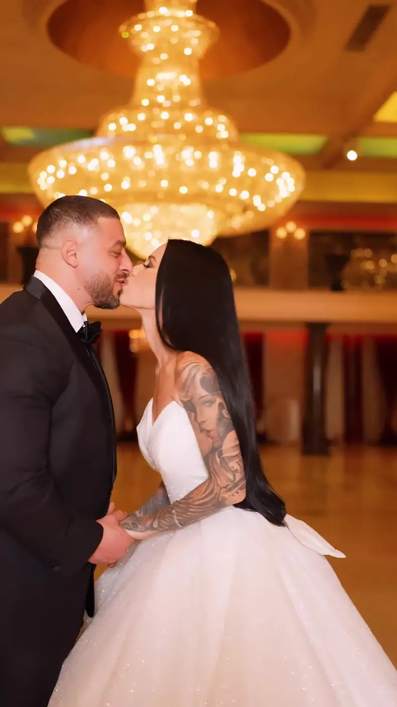 Roxana Vancea și soțul ei, Dragoș Paiu, s-au căsătorit religios