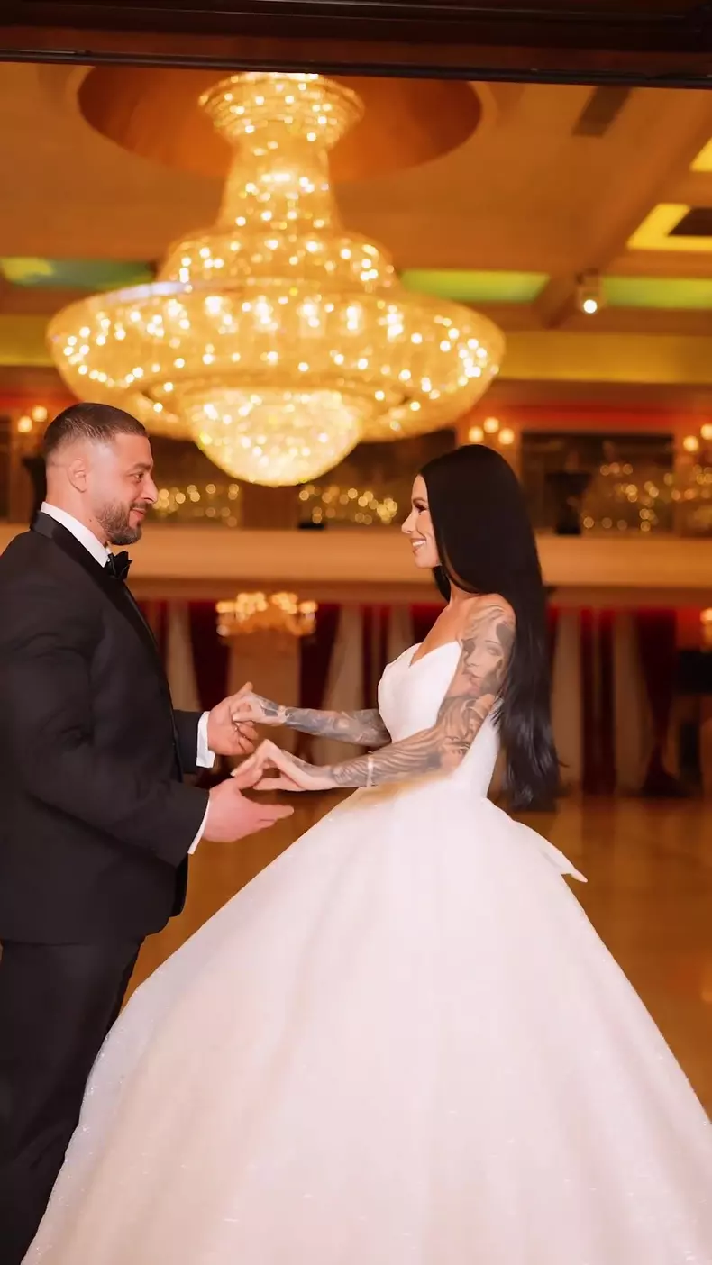 Roxana Vancea și soțul ei, Dragoș Paiu, s-au căsătorit religios